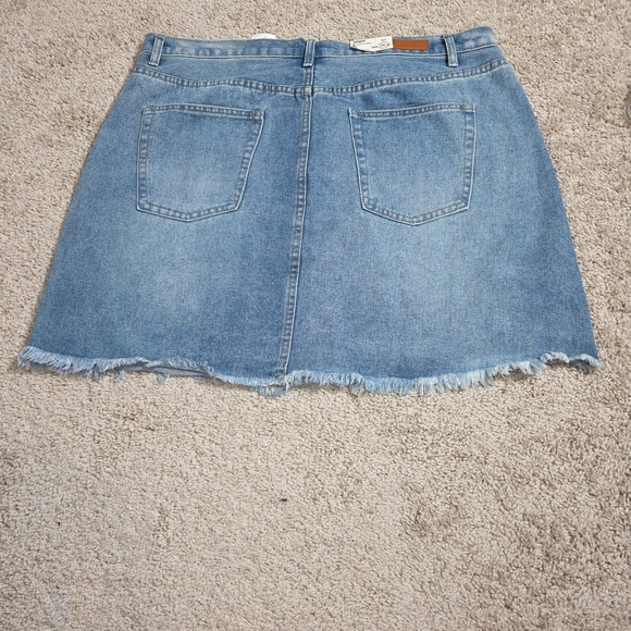Umgee Women's Denim Mini Skirt Ram Hem Size 2XL Blue NWT - Picture 2 of 8